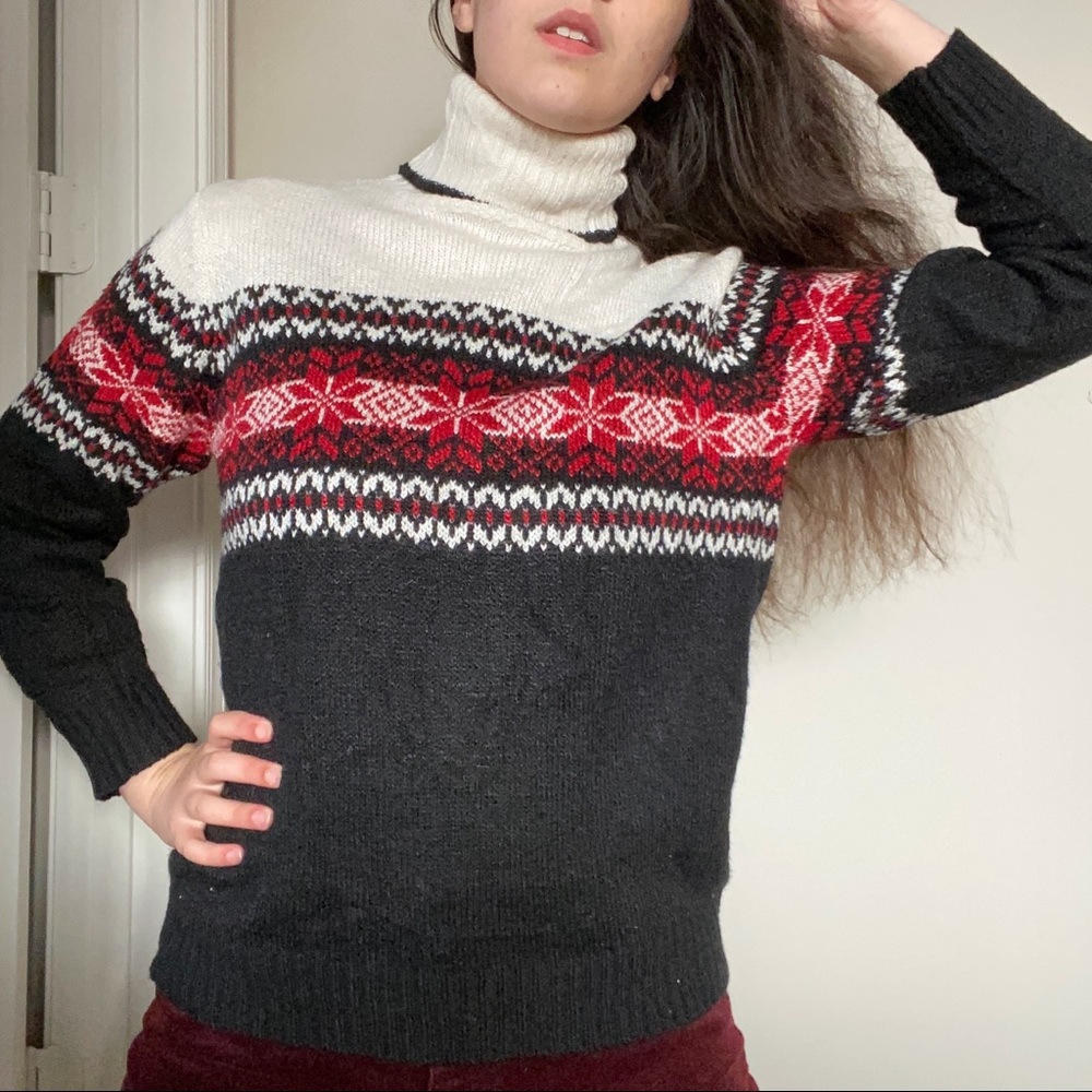 Black, White and Red VTG Caroline Taylor for by Design Essentials Sweater